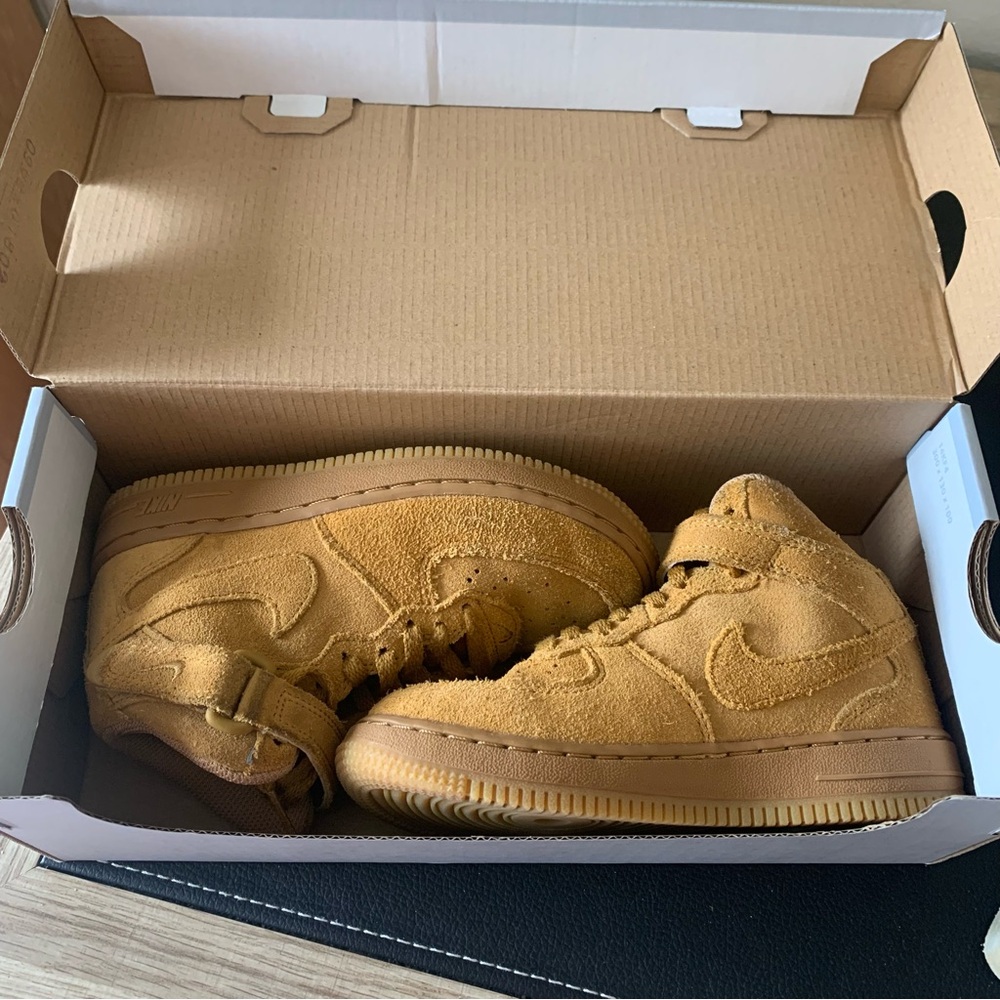 Nike Kids Air Force 1 Mid LV8 PS Wheat /‎ Wheat Gum Sneakers Size 12